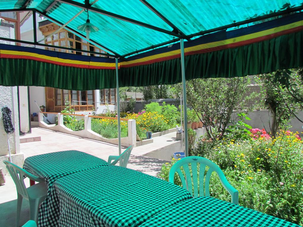 Ashoka Ladakh Hotell Leh Exteriör bild